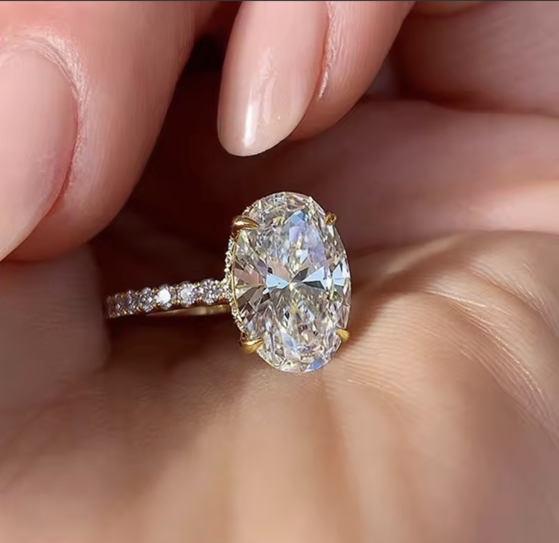 Huitan Oval Engagement Ring